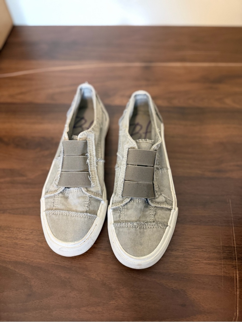 Blowfish Malibu Maura Gray Distressed Slip On Sneakers 7M